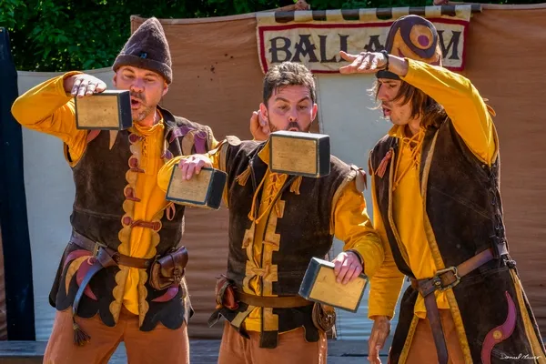 Ballarom - théâtre cirque médiéval burlesque Pérouges 2026